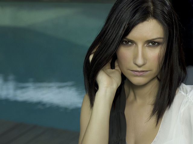 Laura Pausini, si unisce al commiato per Mandela e prepara il tour teatrale