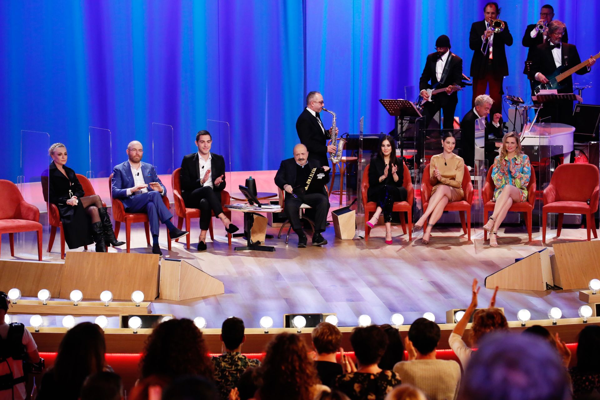 maurizio-costanzo-show-2021---immagini-PAOLA_BARALE,_MASSIMO_GRAMELLINI,_TOMMASO_ZORZI,_MAURIZIO_COSTANZO,_GIULIA_DE_LELLIS,_BEATRICE_VALLI,_LAURA_FREDDI_0388.jpg