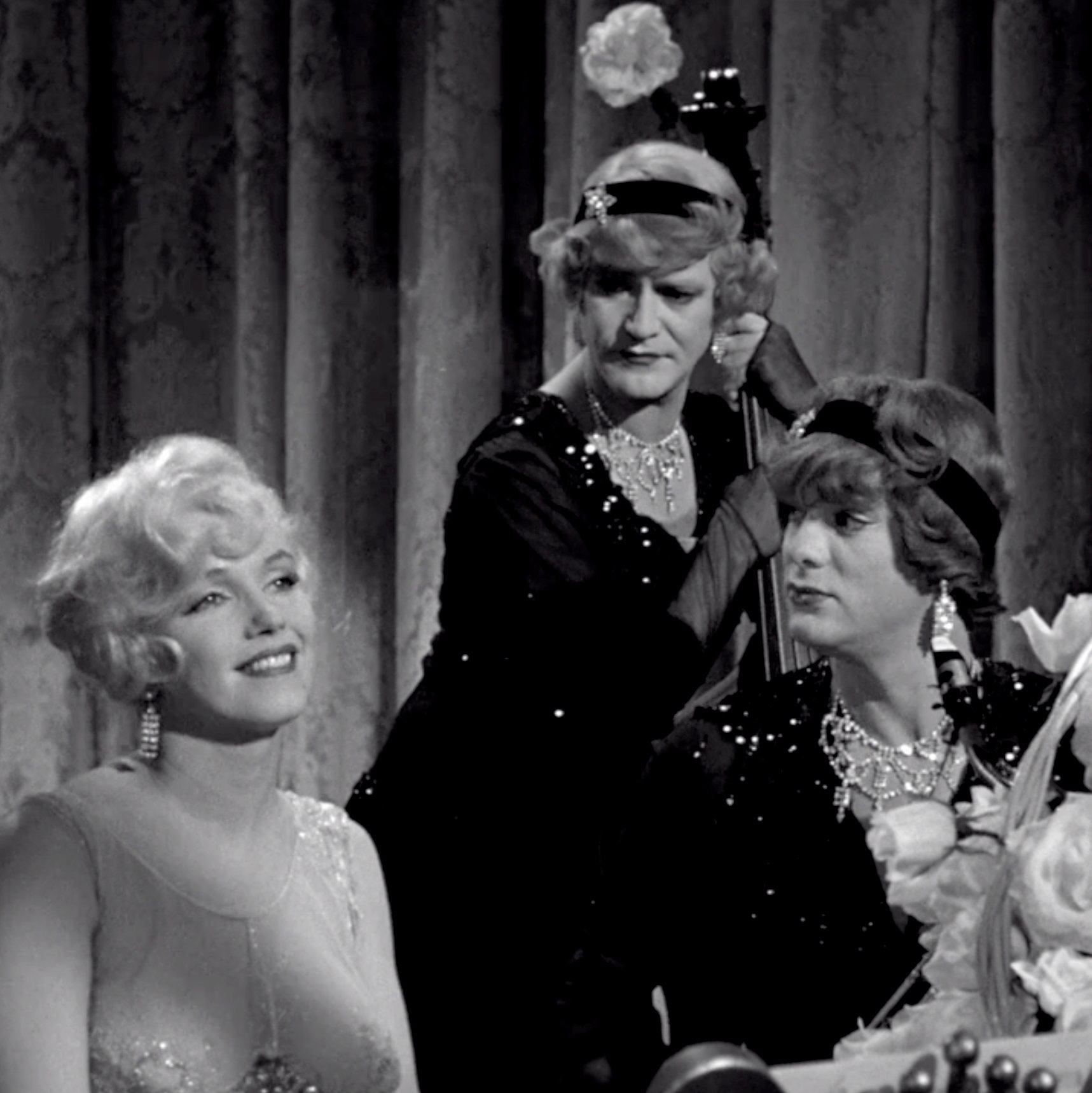 Marilyn Monroe: A Qualcuno Piace Caldo - Some Like It Hot, il film classico di Billy Wilder  