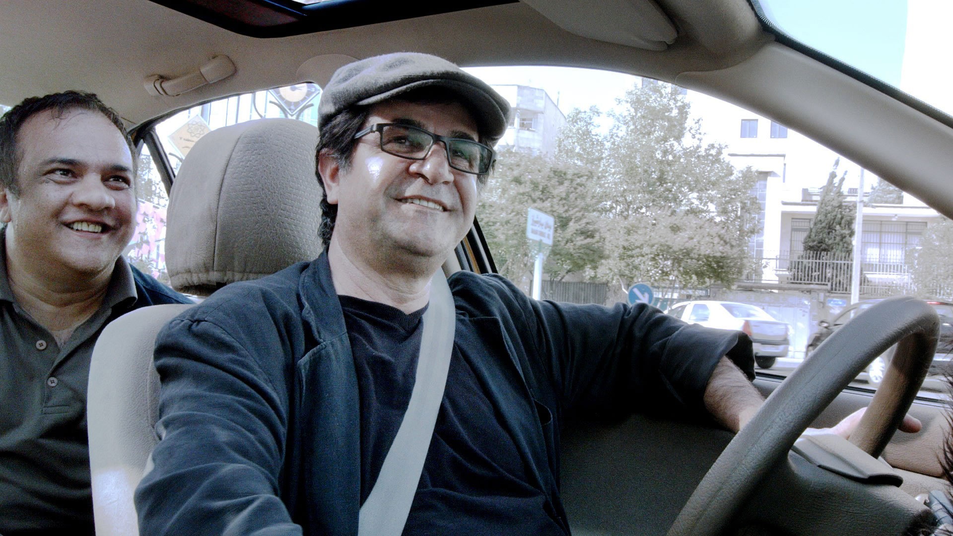 Jafar Panahi: infrange il divieto di girare e con il film 'Taxi' vince il Festival di Berlino