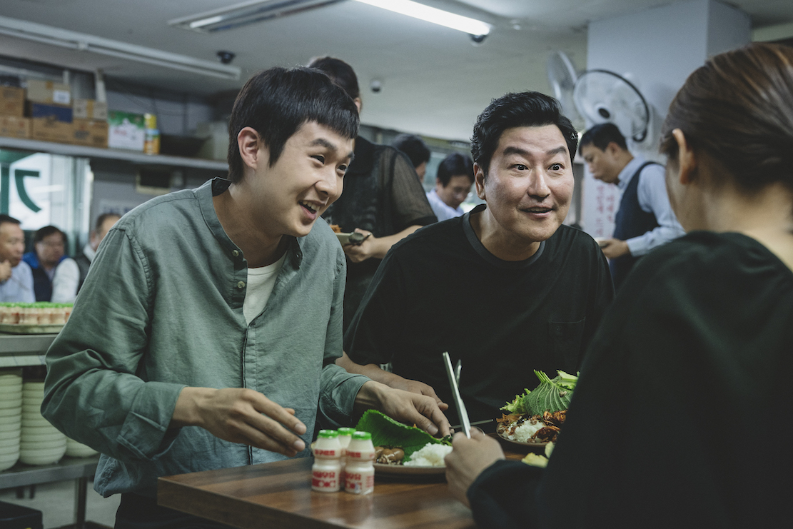 film-parasite-Choi_Woo-shik,_Song_Kang-ho.jpg