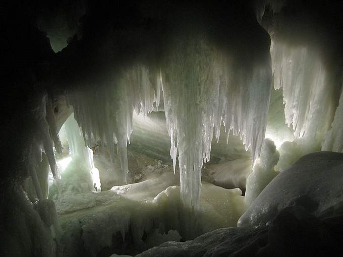 le-10-scoperte-straordinarie--viaggio-al-centro-della-terra---immagini-dachstein-grotta-ghiaccio01.jpg