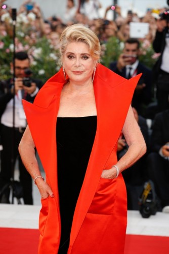 festival-del-cinema-di-venezia-2019-venice-film-festival-2019-800_catherinedeneuvewearingjaeger-lecoultre101atthe76thveniceinternationalfilmfestivalcopysebastianopessina-678443.jpg