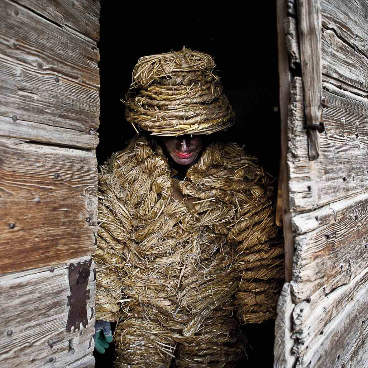 mostra-bolzano---alpimagia-riti--leggende-e-misteri-dei-popoli-alpini-di-stefano-torrione---immagini-mostra-bolzano---alpimagia-riti--leggende-e-misteri-dei-popoli-alpini-di-stefano-torrione---immagini_(8).jpg