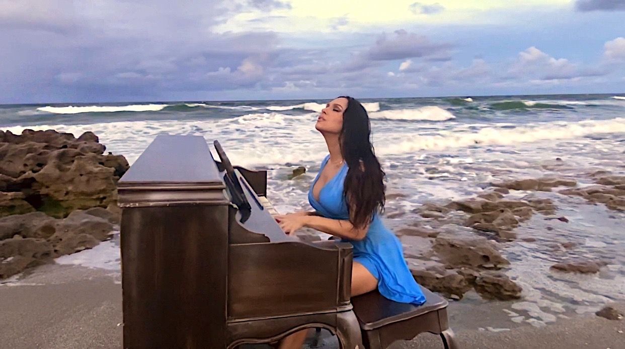 pianista-lola-astanova-Lola_Astanova876.jpg