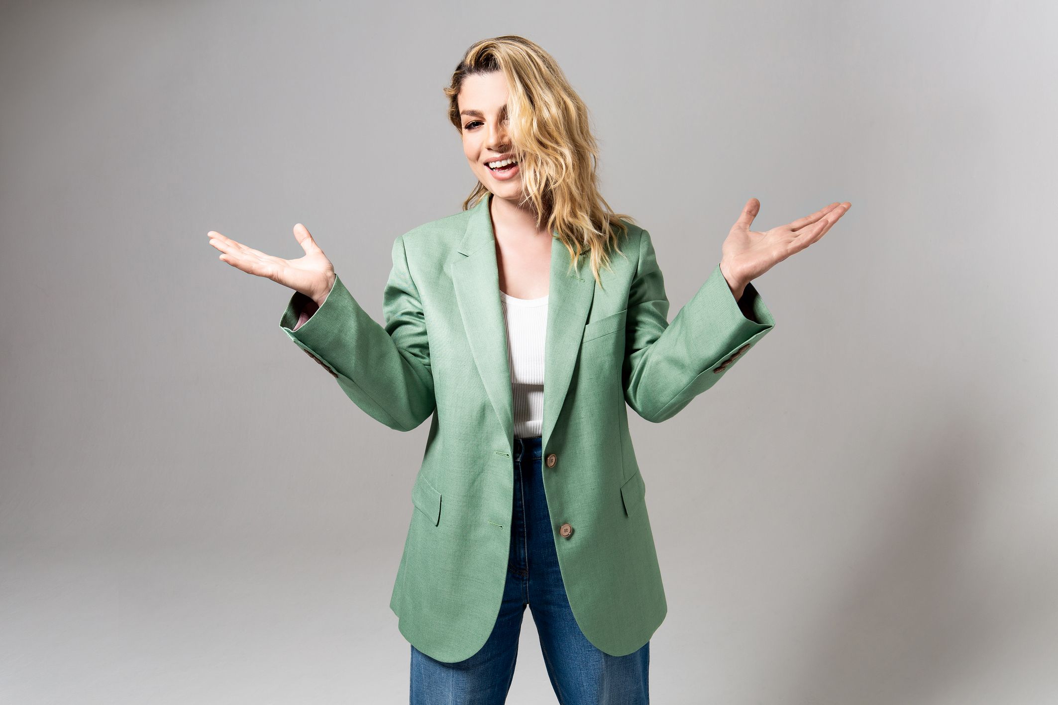 emma-marrone-i-nuovo-singolo-lisola-04-Emma_ALTA-1977_B_ph_Chiara_Mirelli_b.jpg