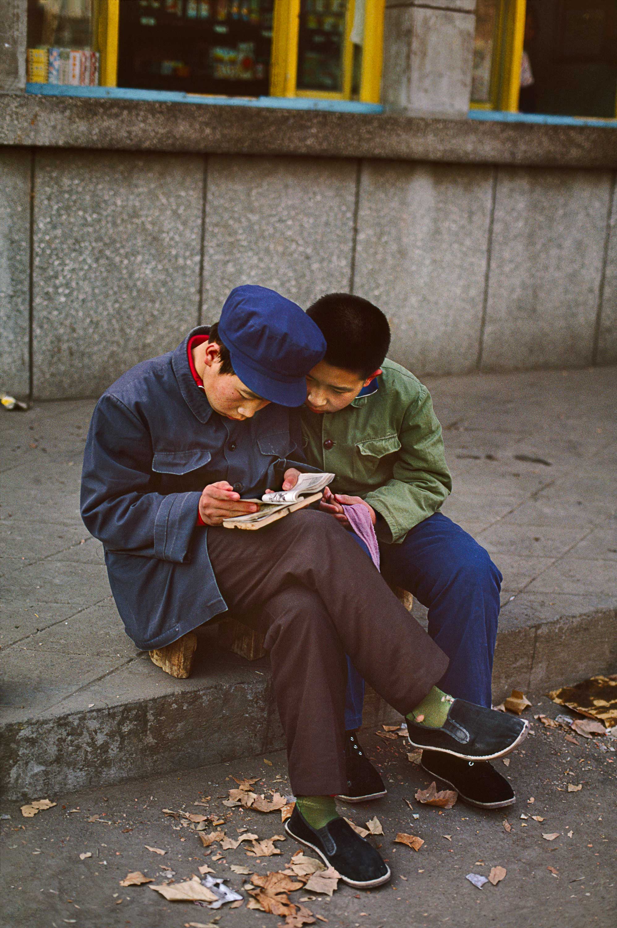 mostra-bari---steve-mccurry--leggere---immagini-_Teatro_Margherita_leggere_mostra_steve_mccurry_(2).jpg