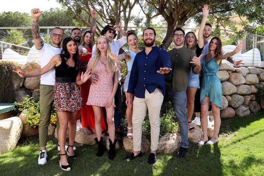 tv-show-temptation-island-nip-2021---immagini-streaming-mediasetinfinity-LE_COPPIE_DA_SINISTRA_STEFANO_E_MANUELA,_FEDERICO_E_FLORIANA,_TOMMASO_E_VALENTINA,_NATASCIA_E_ALESSIO,_STE_E_CLAUDIA,_ALESSANDRO_E_JESSICA_3I830.jpg