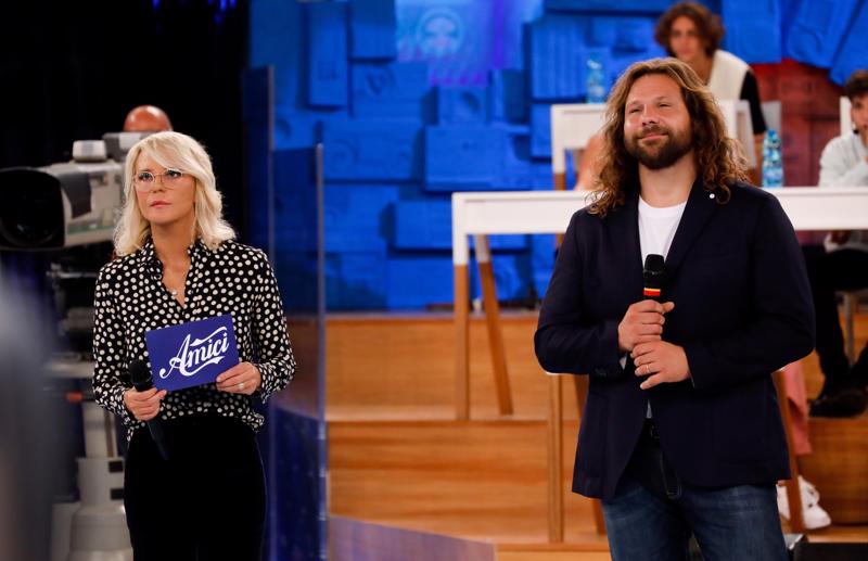 tv-show-amici-2021-2022---immagini-concorrenti-vincitore-streaming-mediasetplay-MARIA_DE_FILIPPI_E_MARTIN_CASTROGIOVANNI_01.JPG