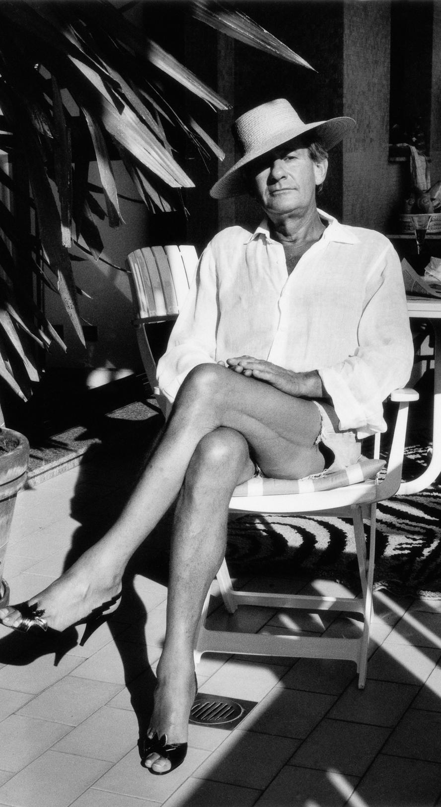 film-helmut-newton--the-bad-and-the-beautiful----immagini-streaming-now-HELMUT_NEWTON_002_Helmut_at_home,_Monte_Carlo,_1987_(c)_Foto_Alice_Springs,_Helmut_Newton_Estate_Courtesy_Helmut_Newton_Foundation.jpg