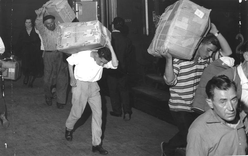 mostra-milano---mia-photo-fair-2021---immagini-Stazione_Centrale_Milano_pubblicato_Corriere_10_luglio_1970_©Giuseppe_Colombo.jpg