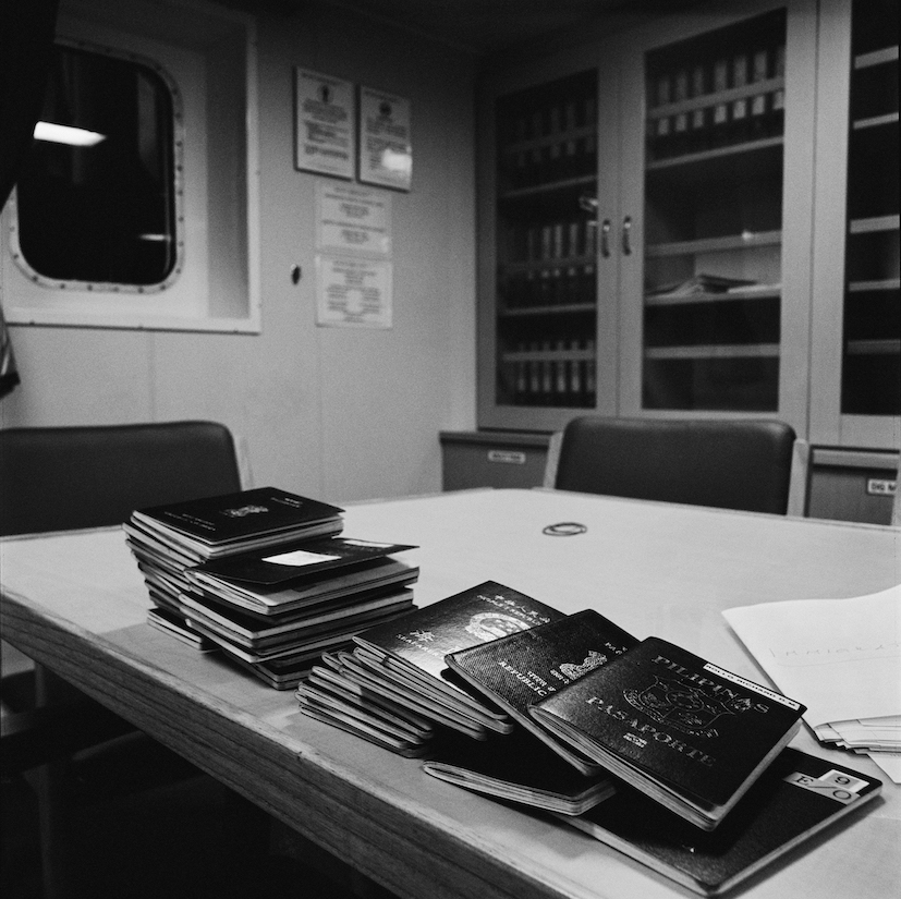 mostra--venezia----massimiliano-camellini---al-di-la-dellacqua----immagini-_Passports_,_MOL_Bellwether_14_01_2016,_Terminal_VTE_(Genova,_Italy)_.jpg