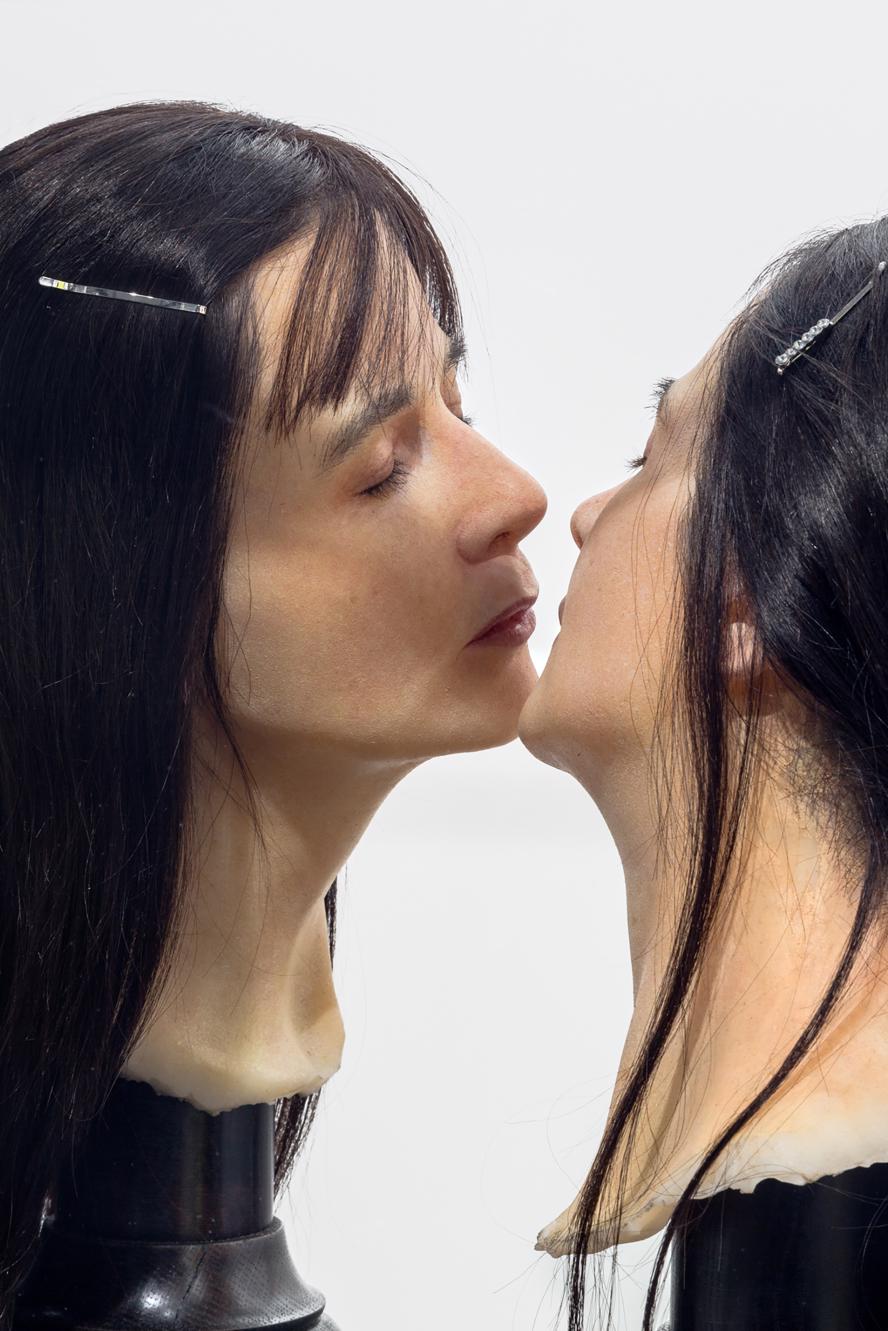 Gillian Wearing, Kiss of Life, 2017. Platinum silicone, human hair, and wood in vitrine, 63 x 23 5/8 x 23 5/8 in. (160 x 60 x 60 cm) overall. © Gillian Wearing, courtesy Maureen Paley, London; Tanya Bonakdar Gallery, New York/Los Angeles; and Regen Projects, Los Angeles.