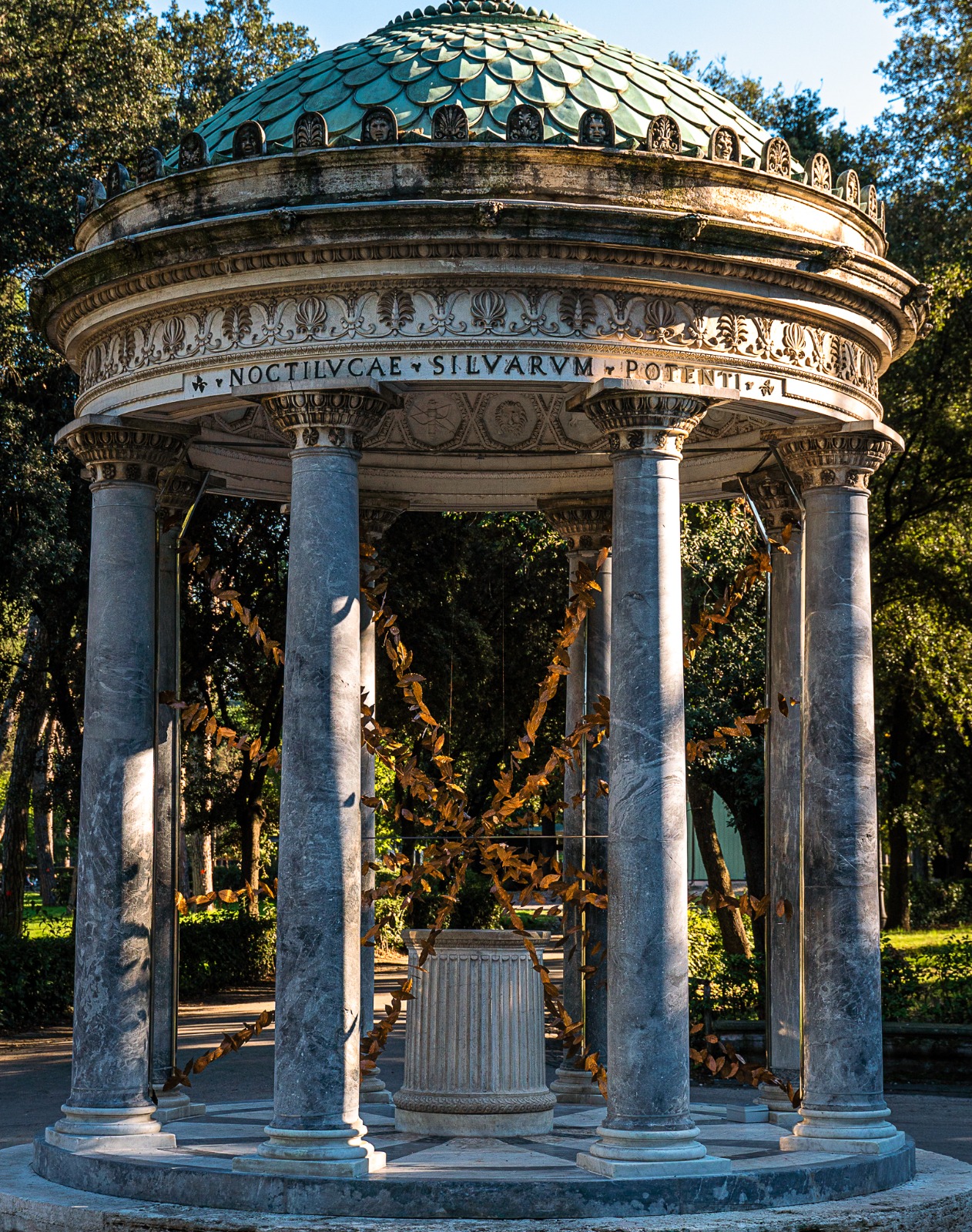 mostra-roma---daphne-is-back---villa-borghese---immagini-foto_Daphne_is_Back_01.jpg