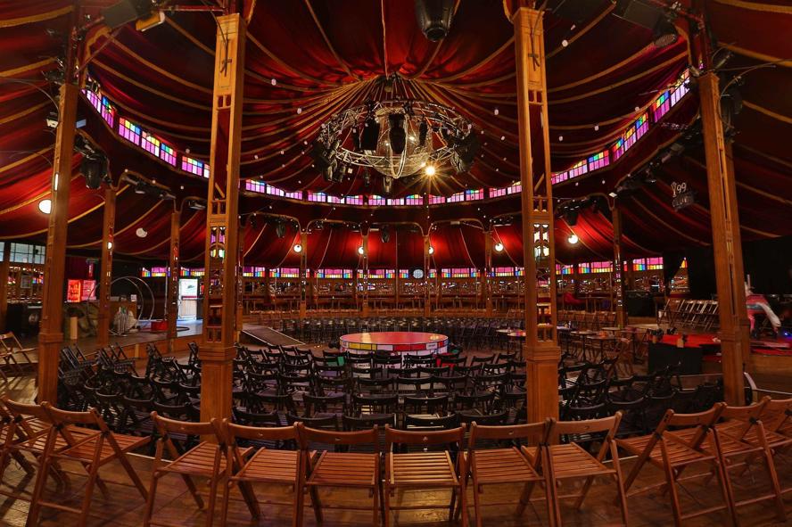 teatro---alice-in-wonderland----immagini-Spiegeltent,_struttura_.jpeg