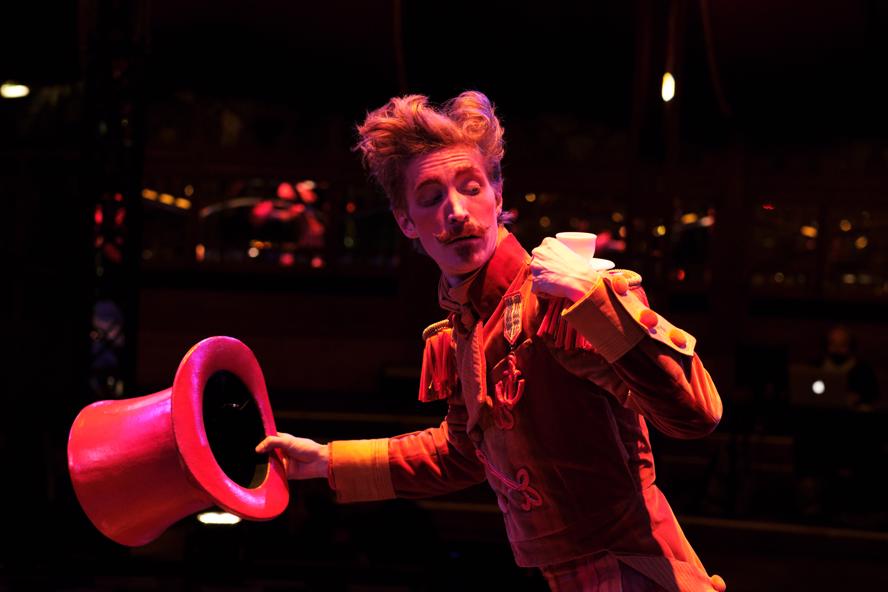 teatro---alice-in-wonderland----immagini-cappellaio_AliceInWonderland-00.jpg