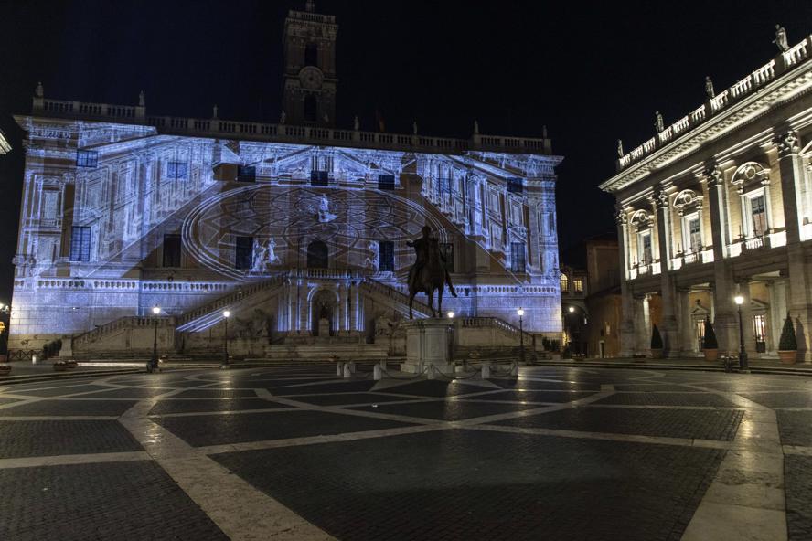 mostra-roma---videomapping-piazza-navona-e-campidoglio---immagini-PROIEZIONI_PIAZZA_CAMPIDOGLIO_(2).JPG