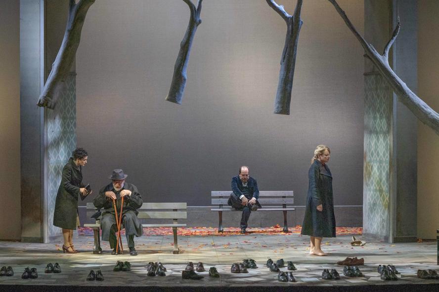 roma-culture---immagini-Piazza_degli_eroi_R.Andò_4._Silvia_Ajelli,_Renato_Carpentieri,_Vincenzo_Pasquariello,_Francesca_Cutolo_-_ph_Lia_Pasqualino.jpg