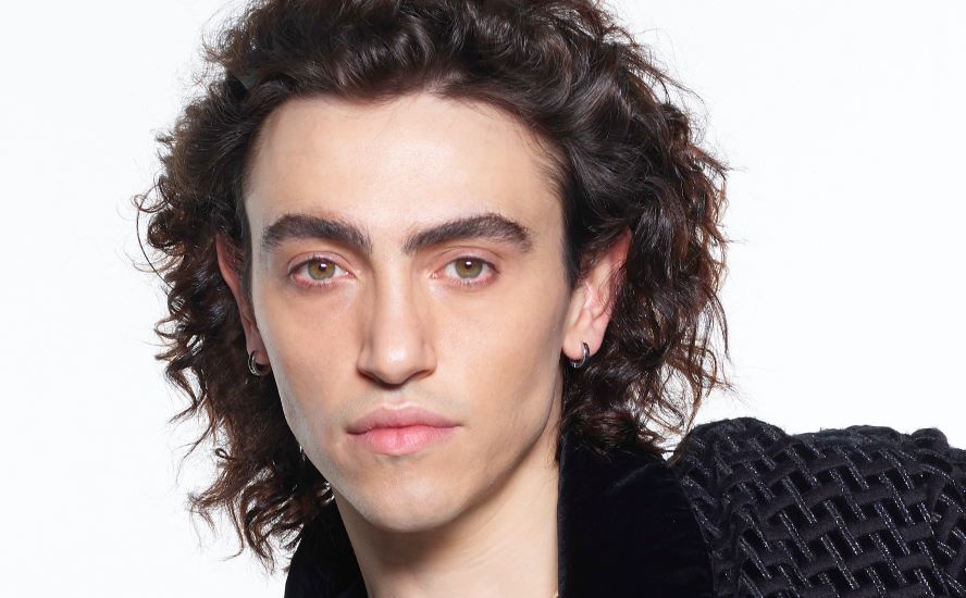 Sanremo 2022, incontro con Michele Bravi: ‘I fiori invernali spezzano la neve’