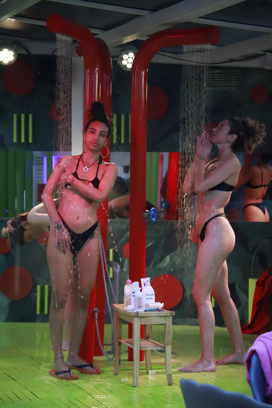 tv-show-grande-fratello-vip-2021---immagini-streaming-mediasetplay-vincitori-concorrenti-Tv_show_Grande_Fratello_Vip_2021_-_2022_-_immagini_(5).jpg