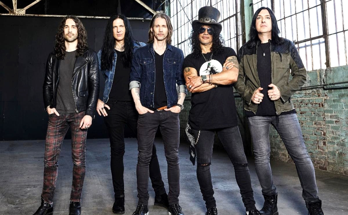 Intervista a Slash e Myles Kennedy: 'Le persone possono essere indottrinate da idee pericolose'