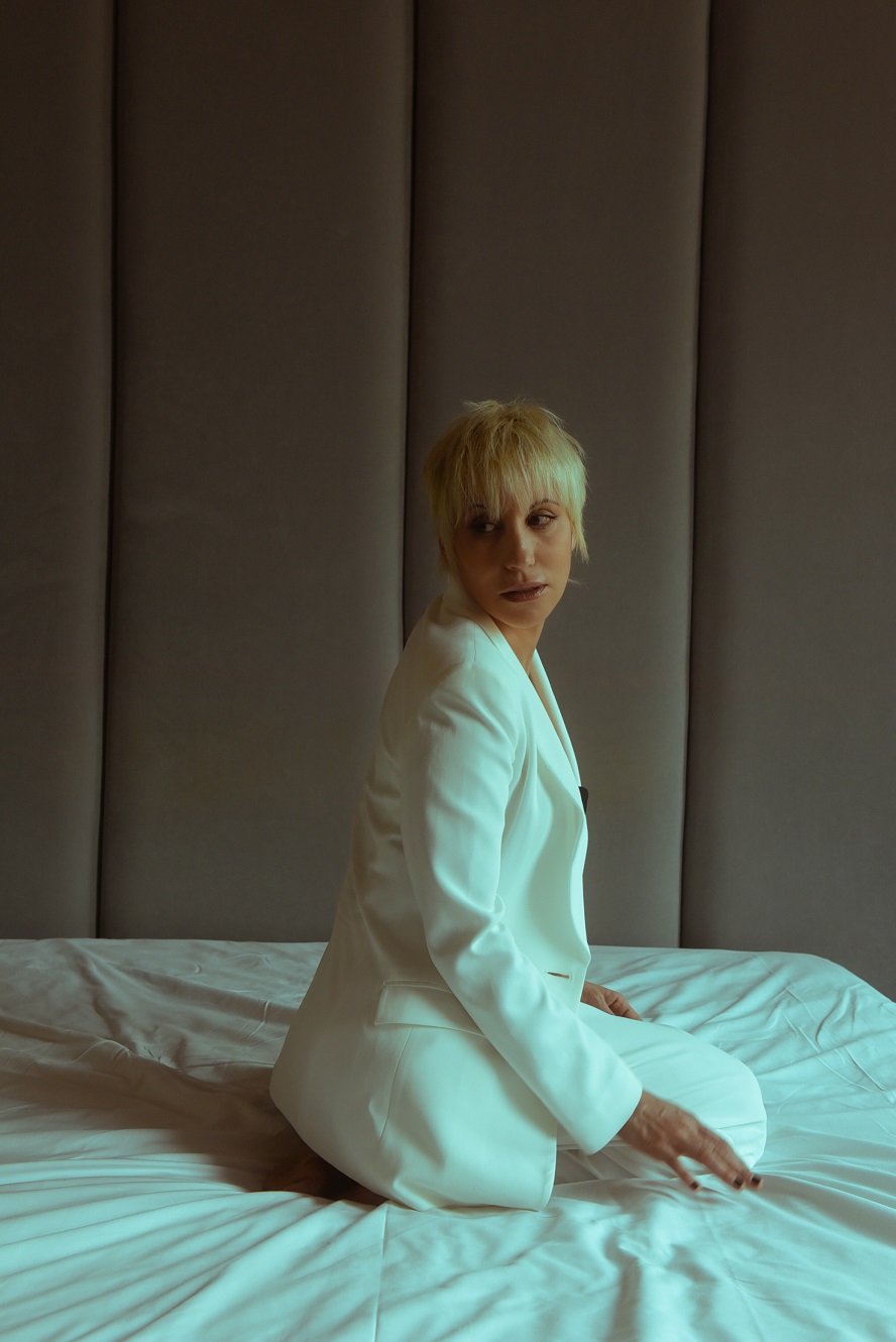 malika-ayane-album-e-tour---immagini-Foto_Malika_Credito_Carola_Blondelli.jpg