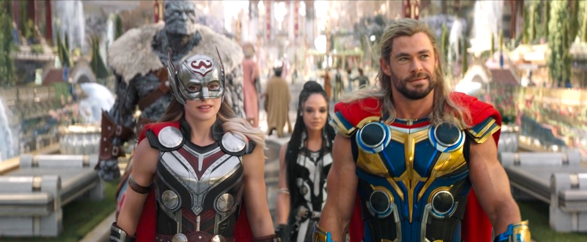 Thor: Love and Thunder, il film con Chris Hemsworth e Natalie Portman, immagini dal set
