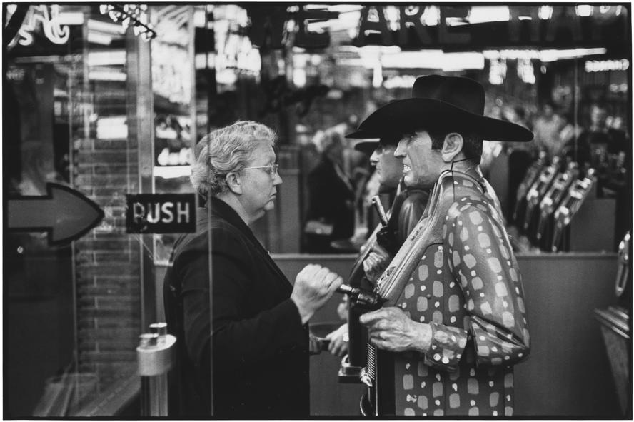 mostra-ancona----senigallia---icons-di-elliott-erwitt---immagini-USA._Las_Vegas,_Nevada._1954._©Elliott_Erwitt.jpg