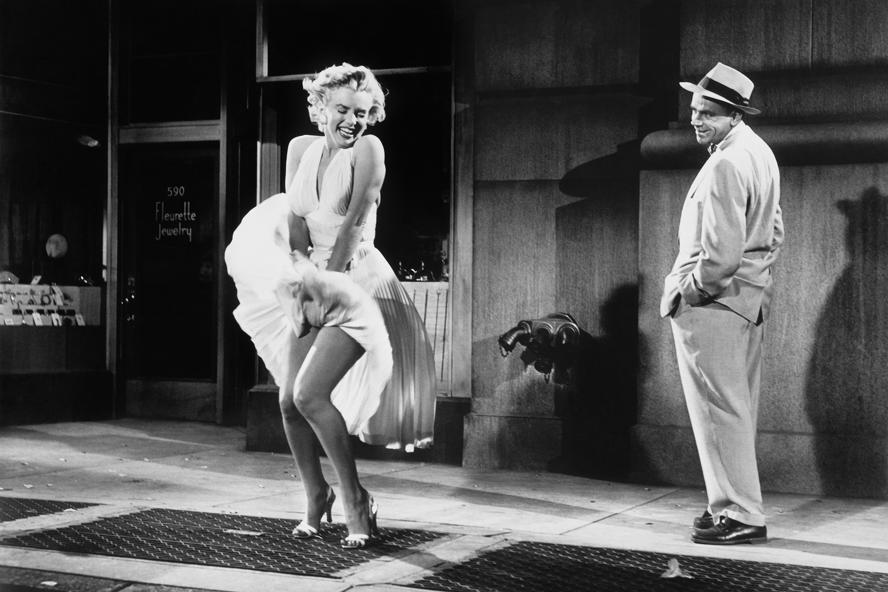mostra-torino---forever-marilyn--immagini-Marilyn_Monroe_and_co-star_Tom_Ewell,_The_Seven_Year_Itch,_20th_Century_Fox_Studios,_Los_Angeles,_California,_1954..jpg