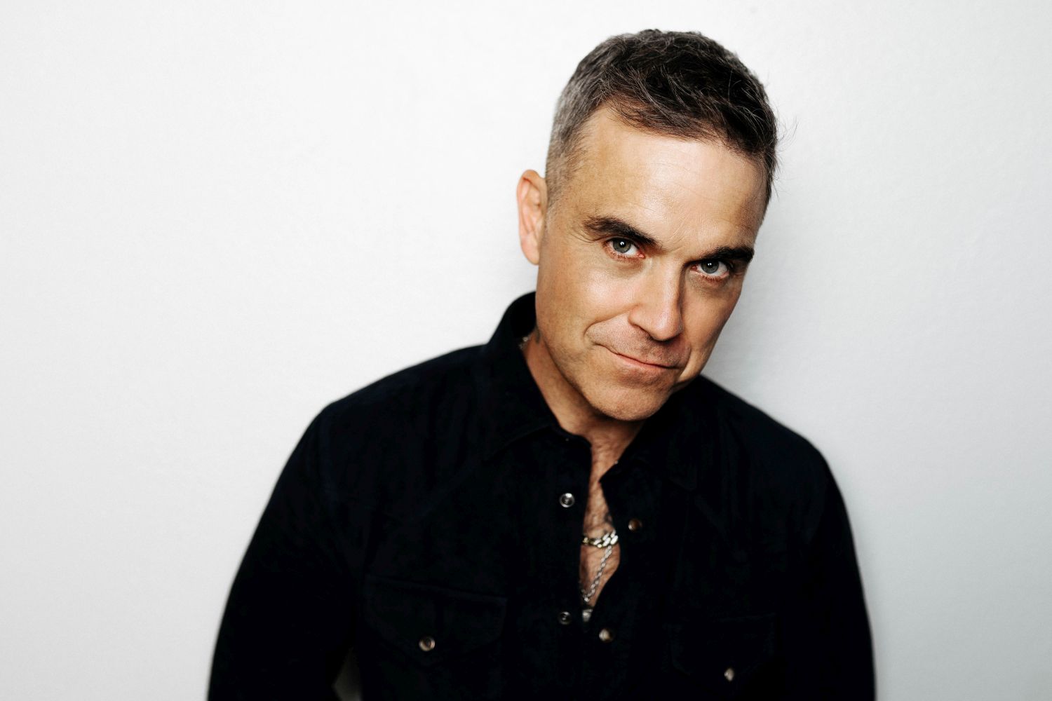 robbie-williams-album-e-tour---immagini-BLACKTOP_6_PhotoCredit-_Leo_Baron_©_Farrel_Music_Ltd_b.jpg