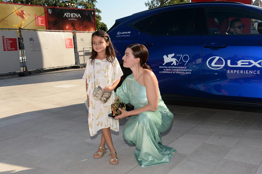 Red_Carpet_-_LES_ENFANTS_DES_AUTRES__OTHER_PEOPLE___S_CHILDREN__-_Rebecca_Zlotowski_and_Callie_Ferreira-Goncalves__Credits_La_Biennale_di_Venezia_-.