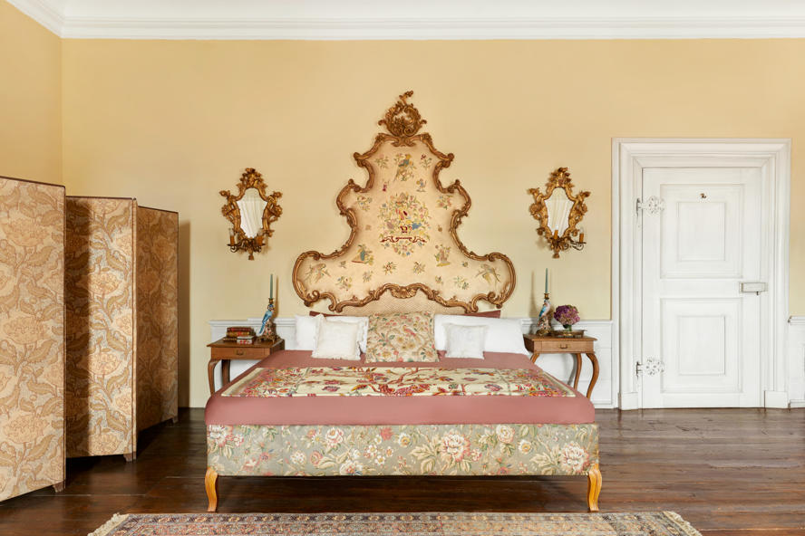 turismo---baviera---germania---immagini-The_Empress_Airbnb_03_-_Horizontal_bed_-_Credit_CZS.jpg
