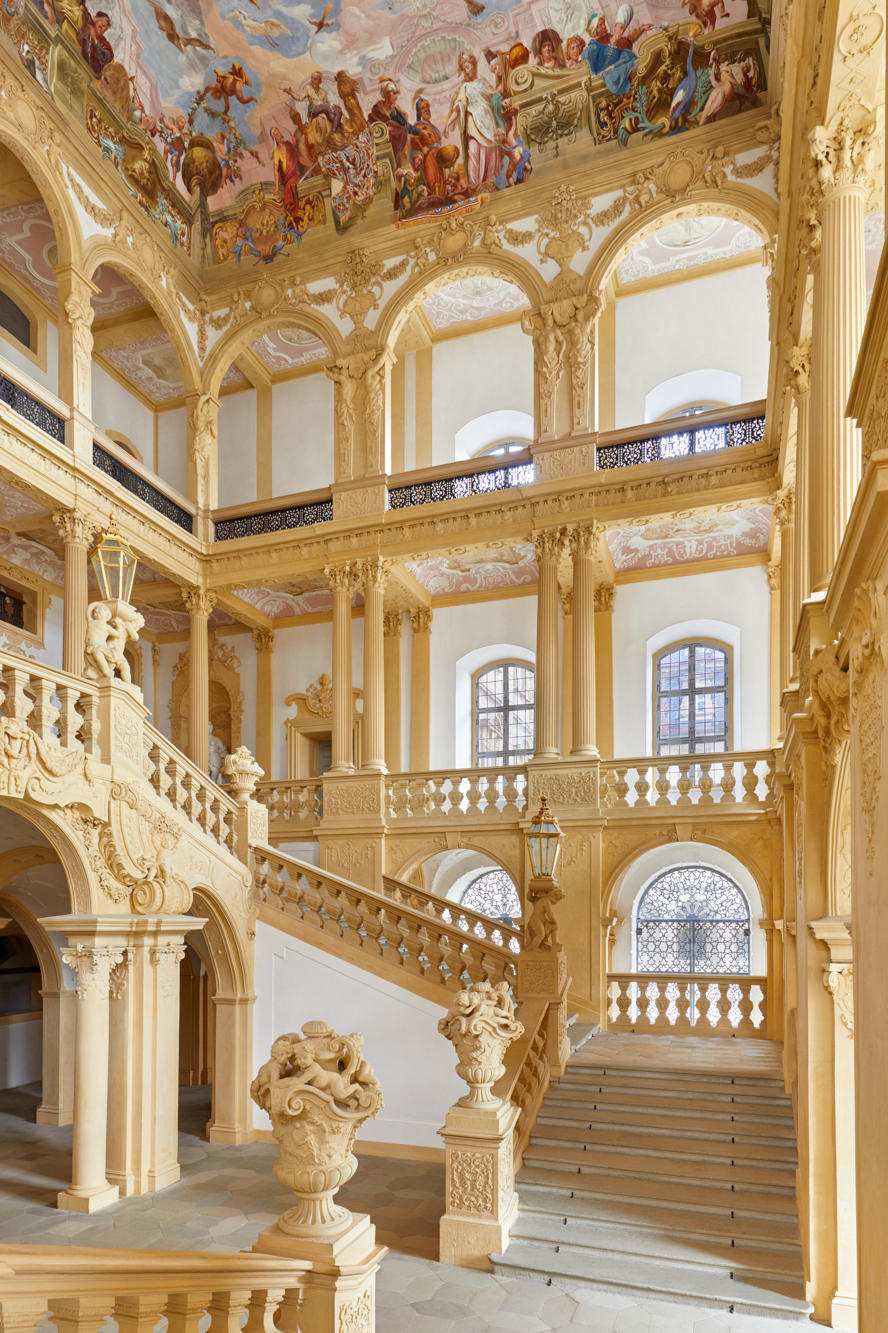 turismo---baviera---germania---immagini-The_Empress_Airbnb_12_-_Vertical_Entrance_Hall_-_Credit_CZS.jpg