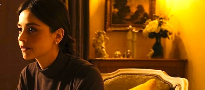 Klokkenluider, trama, cast del film comedy-noir con Jenna Coleman
