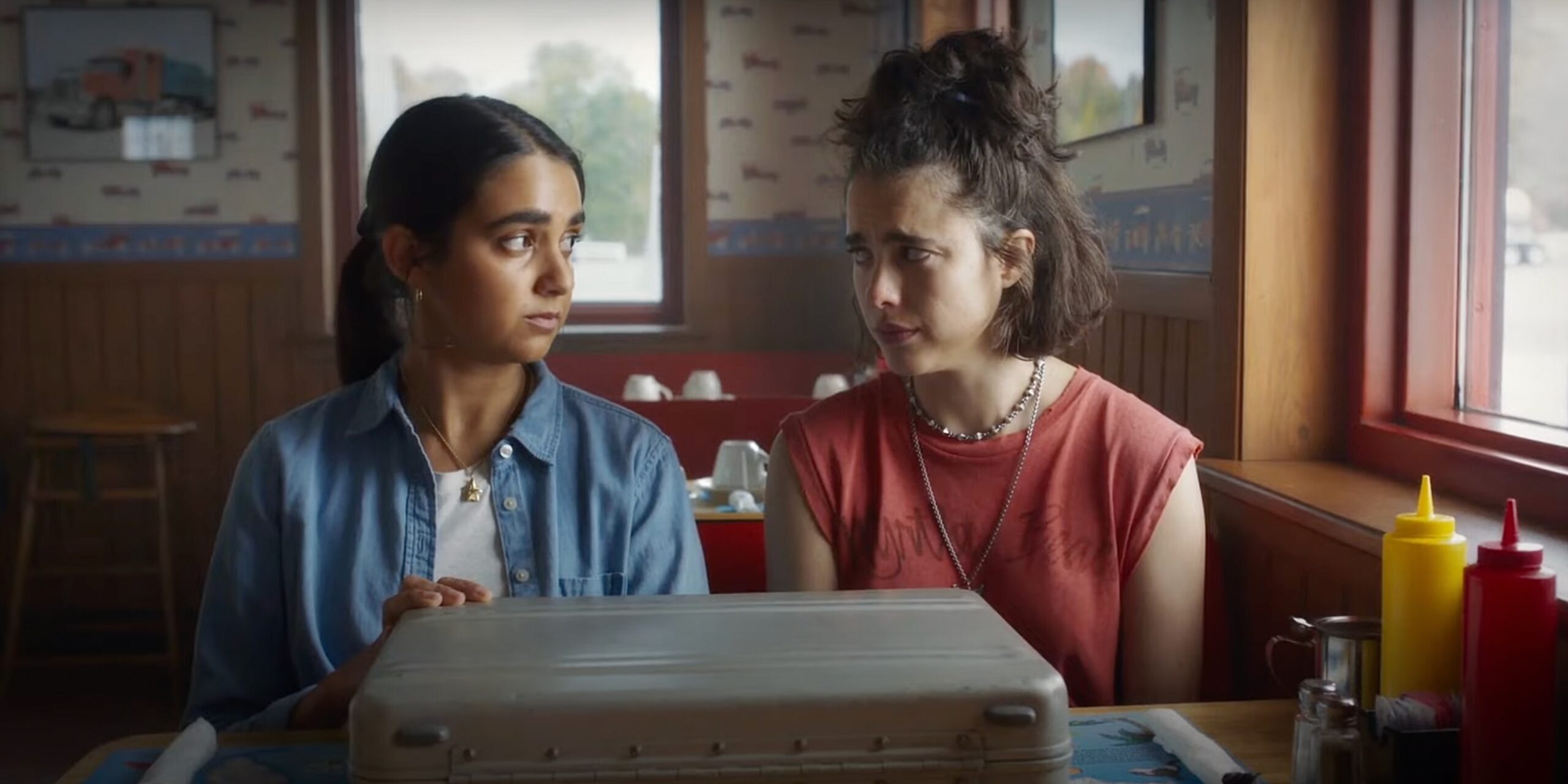 Film Drive-Away Dolls di Etha Coen con Margaret Qualley: trama, cast e uscita