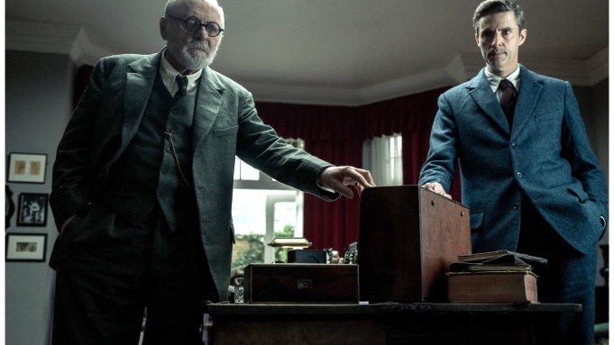 Freud's Last Session, il film drammatico con Anthony Hopkins e Matthew Goode