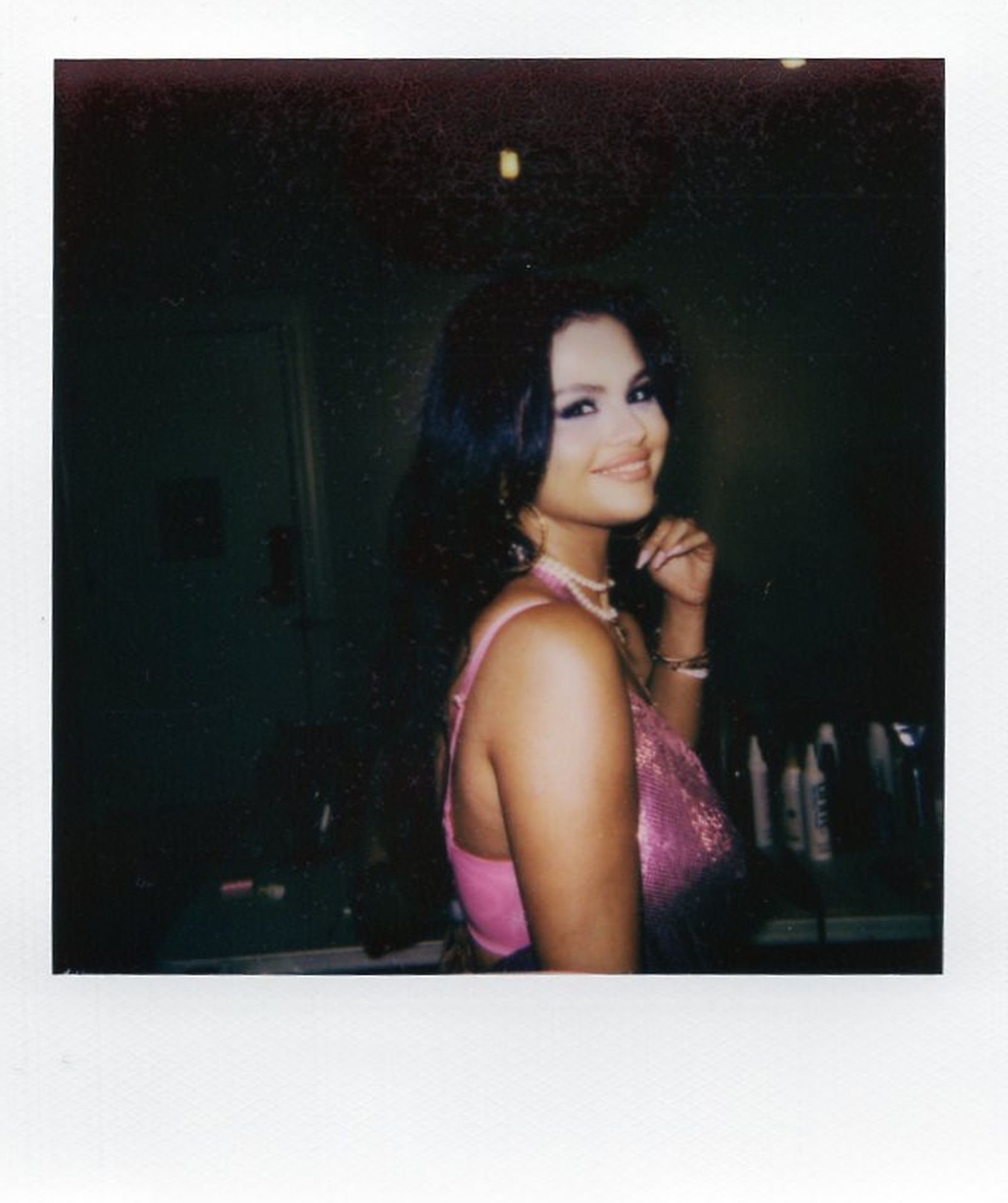 selena-gomez-album-e-tour---immagini-Selena_Gomez_-_Polaroid_(2).jpg