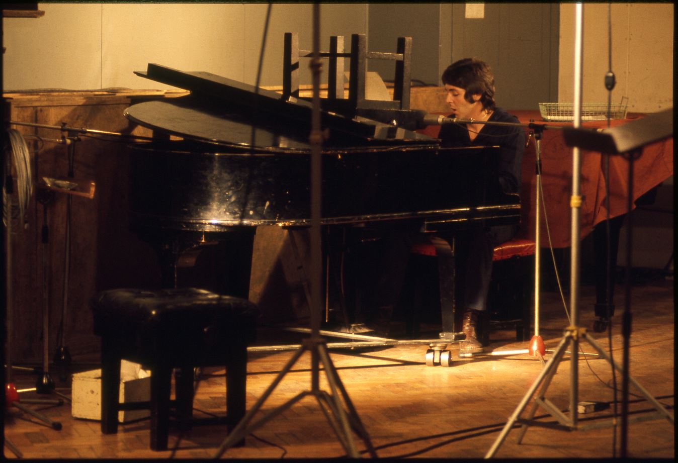 paul-mccartney-album-e-tour---immagini-Paul_McCartney_at_Abbey_Road_Studios.jpg