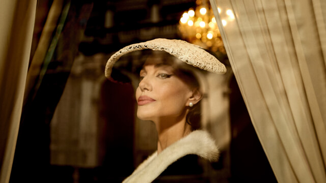 angelina-jolie---immagini-93142-MARIA_-_Actress_Angelina_Jolie__Credits_Pablo_Larra__n___2_.jpg