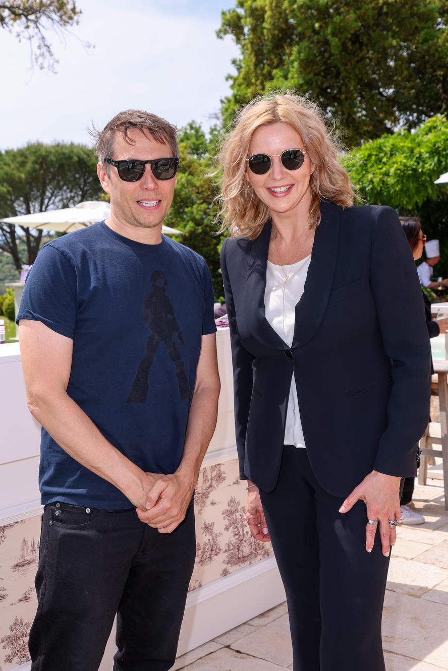 festival-di-cannes-2025--evento-in-onore-di-iris-knobloch-and-helen-hoehne-Sean_Baker_and_Veronica_Ferres_-_Cannes_Luncheon_2025.jpg