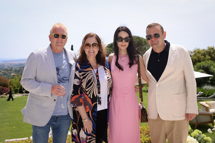 festival-di-cannes-2025--evento-in-onore-di-iris-knobloch-and-helen-hoehne-Susan_Williams,_Christopher_Woodrow,_and_guests_-_Cannes_Luncheon_2025(1).jpg