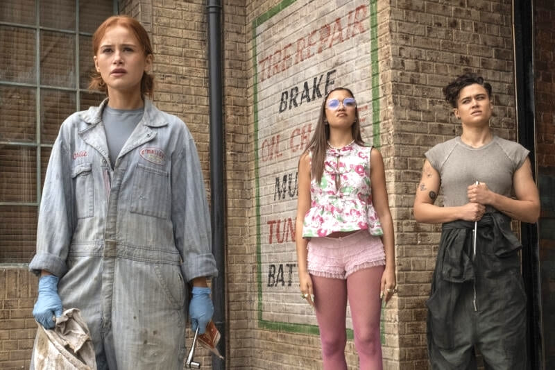 Film comedy Maintenance Required, officina di donne con Madelaine Petsch e Katy O'Brian