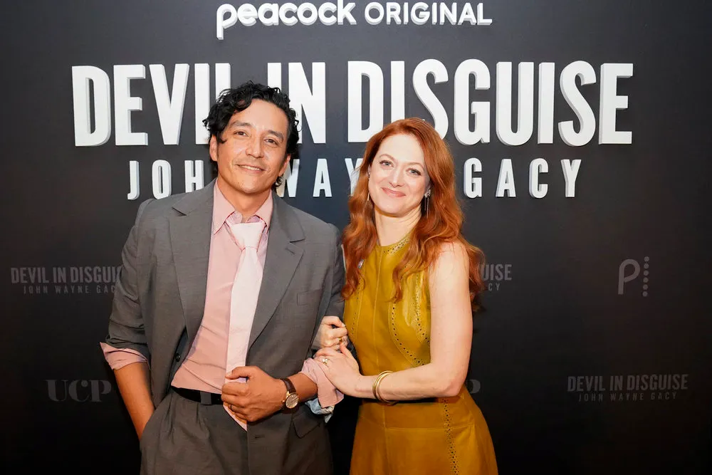 Serie tv Devil in Disguise: John Wayne Gacy, intervista agli attori Gabriel Luna e Marin Irelan