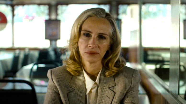 Film thriller Panic Carefully, terrorista informatico con Elizabeth Olsen e Julia Roberts