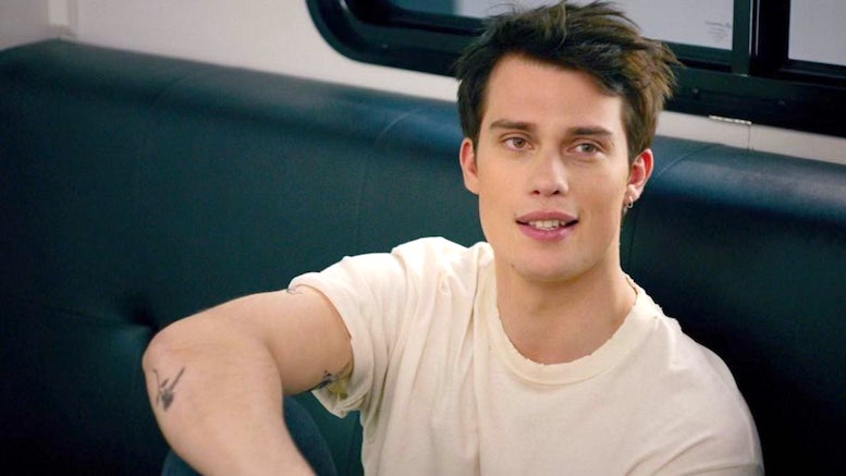 Film The Mosquito Bowl: giocatori di football in guerra con Nicholas Galitzine e Bill Skarsgård