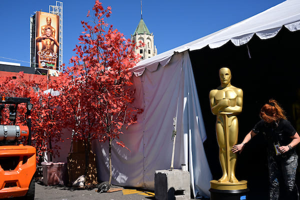 Oscar 2026 Dolby Theatre Hollywood: allestimento palco, decorazioni e scenografia a Los Angeles