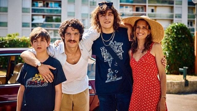 Film comedy Juste une illusion: dissidi di famiglia con Louis Garrel e Camille Cottin - trama