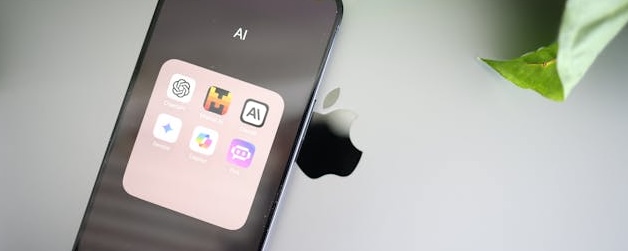 AI nel marketing e nelle web agency: cosa velocizza davvero e dove è meglio non usarla