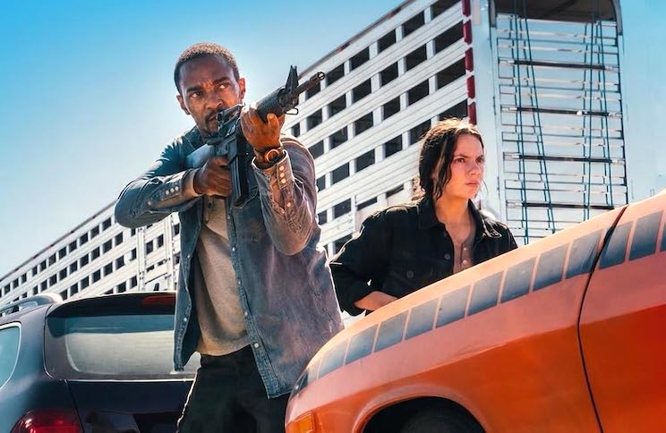 Film action Barracuda, fuga nel deserto con Anthony Mackie, Dafne Keen - trama