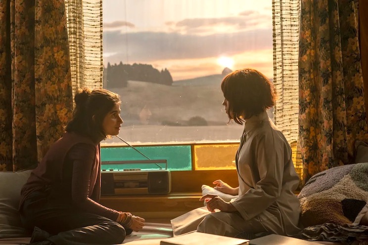 Film sci-fi Klara and the Sun: ricerca del sole con Jenna Ortega, Amy Adams, Mia Tharia - trama